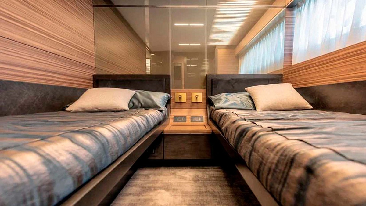 Аренда мегаяхты FERRETTI 920 Lady F в Сочи